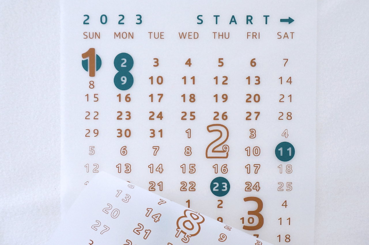 2023年版kototoiカレンダー（ビター／茶×緑）